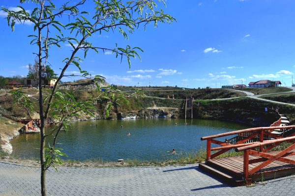 lacul-ocna-sibiului-600x400 Lacul de la Ocna Sibiului – Apa miraculoasă care vindecă boli