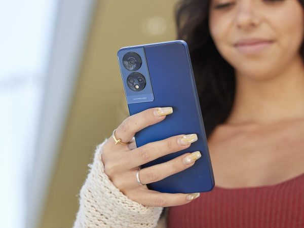 smartphone-1-600x450 „Bling!” din buzunar = doza ta de dopamină. Ce au în comun notificările și jocurile de noroc?