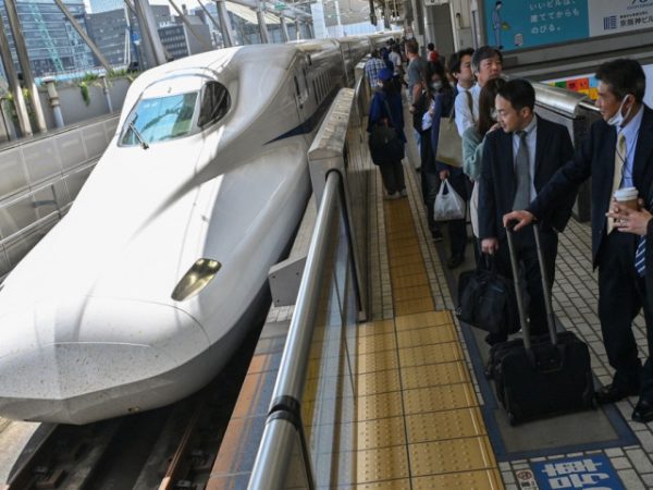 tren-japonia-600x450 Japonia și liniștea deplină în trenuri: De ce e interzis să vorbești, chiar și la telefon?