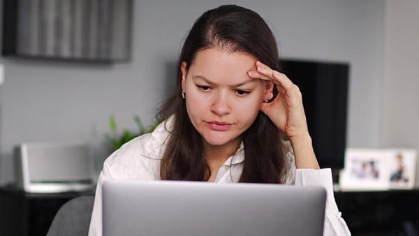 laptop-600x338 De ce consultăm Google înaintea medicului? – Efectul internetului asupra autodiagnosticării