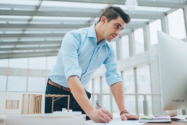 stat-in-picioare-600x400 De ce lucrul în picioare poate fi salvarea coloanei tale vertebrale