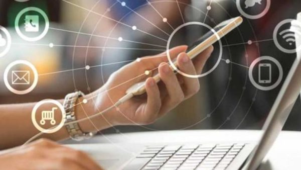 tehnologii-digitale-600x338 Revoluția digitală: Impactul tehnologiilor digitale asupra productivității și competitivității