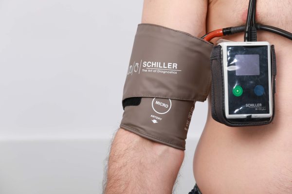 monitorizare-600x400 Aplicații de sănătate care îți salvează banii: cum să cheltui mai puțin pe medicamente fără compromisuri