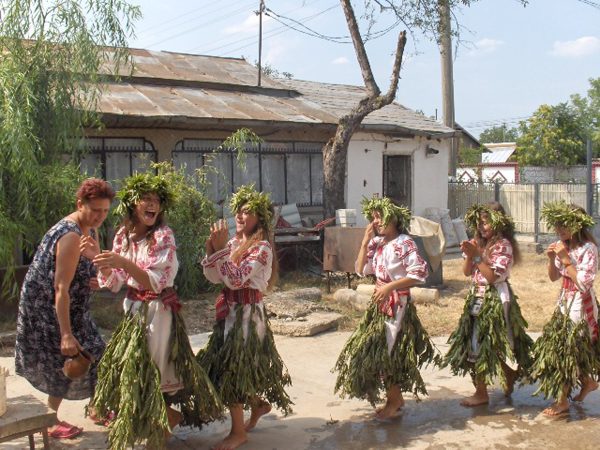 paparuda-2-600x450 Cele mai bizare ritualuri de vară din România – tradiții ascunse care încă se mai practică!