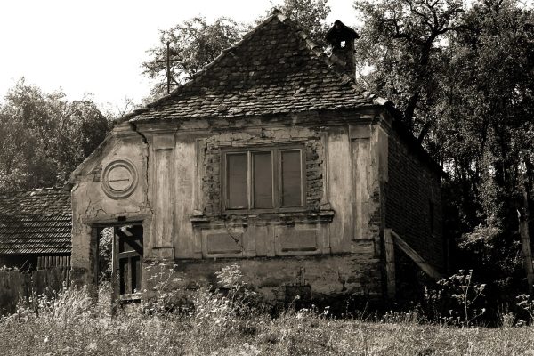 sat-parasit-600x400 Orașul din România unde se trăiește cu 500 de lei pe lună – adevăr sau mit?