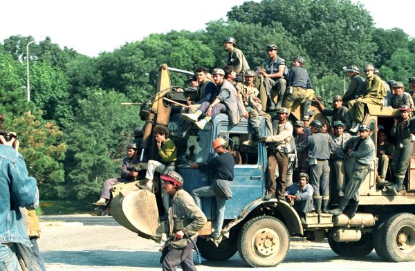 mineriade-1-600x392 Documente declasificate despre evenimente din România anilor ’90: ce au arătat arhivele și ce rămâne încă disputat