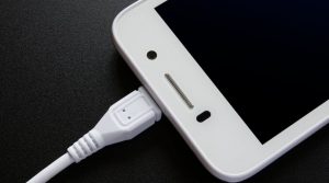 Telefonul mobil ți se descarcă rapid? Iată posibile cauze